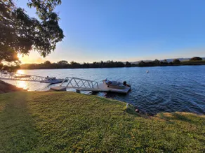 Tweed River Waterfront Cottage - Image 3