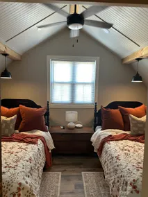Boutique Carriage House by Historic Square - Image 4