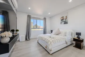 2 Bedroom Ocean Views & Walk to Freshwater & Manly - Image 4