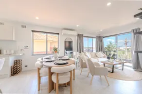 2 Bedroom Ocean Views & Walk to Freshwater & Manly - Image 3