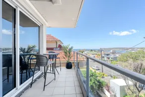 2 Bedroom Ocean Views & Walk to Freshwater & Manly - Image 2