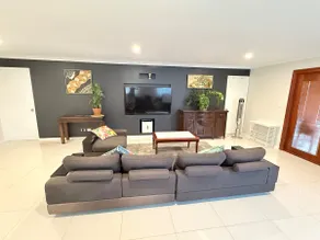 2 bed Inner-City Retreat in Kangaroo Point - Image 2