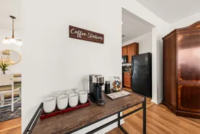 Southern Oak Cottage - Image 3