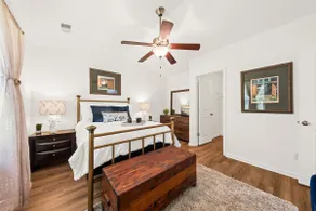 Southern Oak Cottage - Image 2