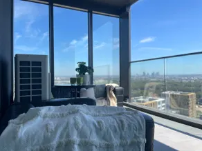 Stylish stay 3beds Apt-Walk Stadium•Skyline view - Image 3
