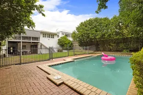 Leafy Hawthorne Haven Pool Gym & City Convenience - Image 3