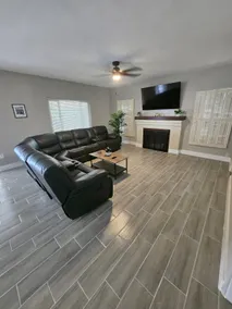 Beautiful Historical 6 Bdrm Lakefront Pool Home - Image 5