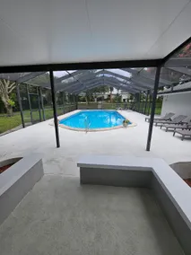 Beautiful Historical 6 Bdrm Lakefront Pool Home - Image 4