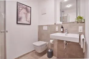 Premium One-Bedroom Apartment | home2share - Image 5