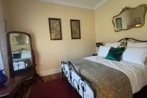 Historic charm meets modern amenities in CBD Yass - Image 2