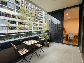 Mascot Spacious 3B2B Apt near Airport with Parking - Image 2