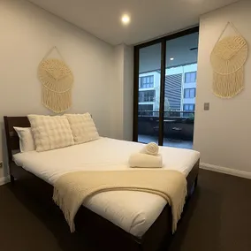 Mascot Spacious 3B2B Apt near Airport with Parking - Image 4