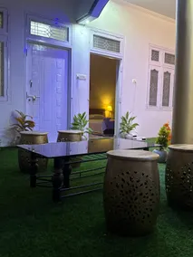 Private Garden 2 Rooms with Kitchen in Prime Area - Image 2