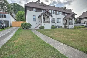 Downtown, Pet Friendly, Fenced Yard, Office - Image 2