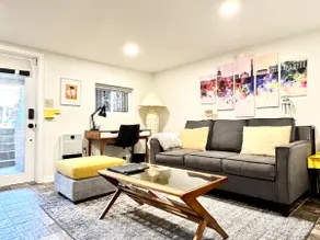 Central Private Suite by Metro w/ Parking - Image 2