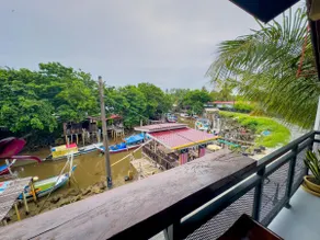1 King Size Bedroom with Cenang River View - Image 5