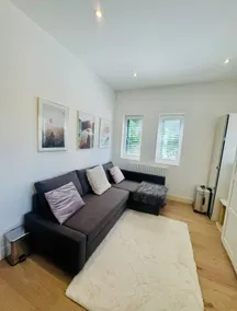 2BR Cottage Style, Garden, Parking, Tube Access - Image 5