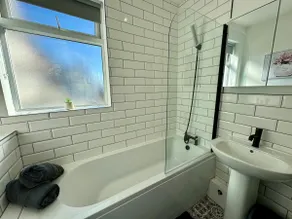 The Whitley Maisonette, Luxury Family Holiday Home - Image 5