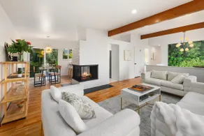 Modern Charmer 4BR/2.5BA Near Seattle, SEA & Mall - Image 4