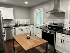 River Retreat Apt in Downtown Cape G - Image 4