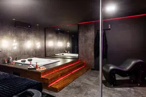 Luxury Private Jacuzzi • BC • 4 People • Couples - Image 5