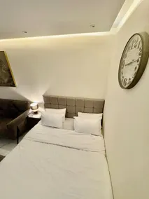 Elegant Studio, Master Bedroom with Self Check-in B - Image 2