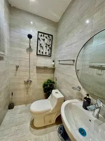 C Studio with a large sitting area and a double bed, self check-in C - Image 3
