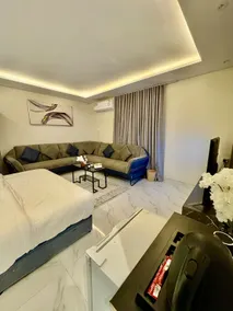 C Studio with a large sitting area and a double bed, self check-in C - Image 2