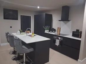3 Bed Penthouse, 2Free Parking Spaces Close to BHX NEC - Image 3