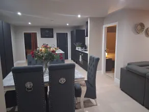 3 Bed Penthouse, 2Free Parking Spaces Close to BHX NEC - Image 2