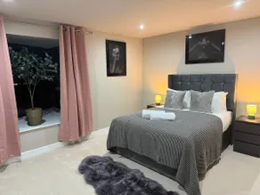 3 Bed Penthouse, 2Free Parking Spaces Close to BHX NEC - Image 4
