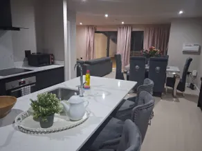 3 Bed Penthouse, 2Free Parking Spaces Close to BHX NEC - Image 5