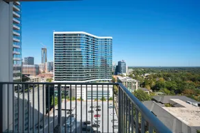 Views Over Midtown - Image 4
