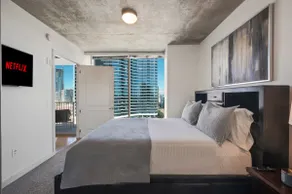Views Over Midtown - Image 2