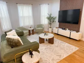 Stay in Lowell - 3B with master suite - Image 5