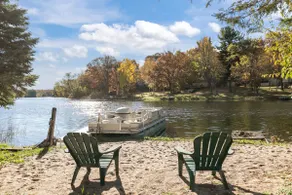 Lakefront Family Lodge •Hot Tub •Fire pit •Kayaks - Image 2
