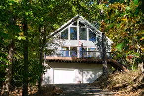 Private Chalet Wooded Escape Near Gettysburg - Image 4