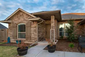 “Relax & Unwind – Bright Home Close to Everything” - Image 4