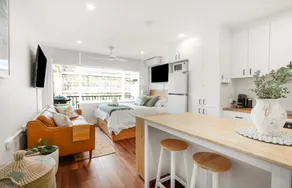 Bright Coastal Studio - Walk to Everything - Image 3