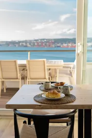 Luxury Lisbon View & Balcony - AC & Elevator - Image 4