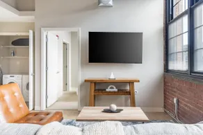 Landing | Beautiful 2BD, Gym, Courtyard - Image 3
