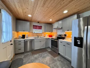 Cozy Relaxing Getaway | Private Yard | Smart TV - Image 3