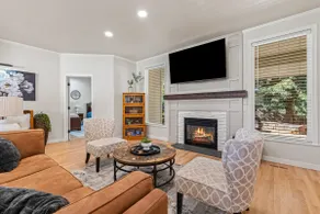 Master Suite. Sleeps 8. Big Screens. Internet. - Image 3