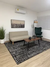 Warm & Welcoming 2BR Retreat in Glendale - Image 2