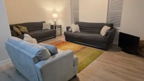 Spacious Family Home - Steps to EAC Campus - Image 4