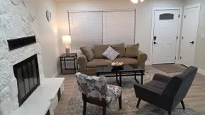 Spacious Family Home - Steps to EAC Campus - Image 2