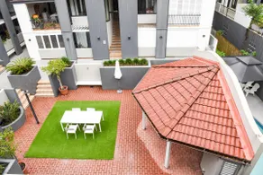 Quiet New Farm Retreat with Pool & Free Parking - Image 5