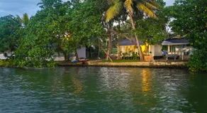 Lakefront 1 BR Cabin with Lake access & Hammock - Image 2