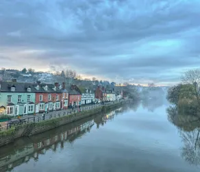 Bewdley River Cottage - Free private gated parking for 2 cars - River front location - Image 2