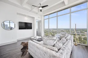 New Luxury Penthouse Krimson Towers Kingbed - Image 3